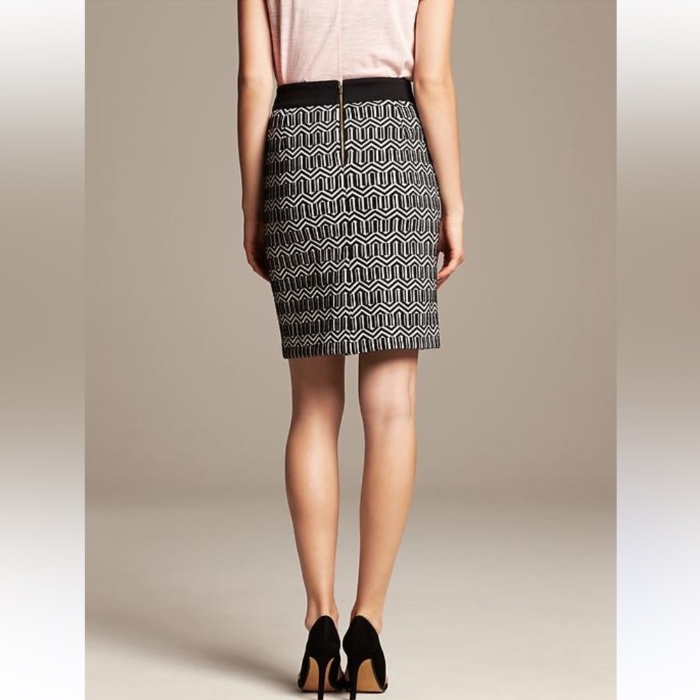 Banana Republic Black and White Zigzag textured thick Mini Skirt geo jacquard - Picture 9 of 9